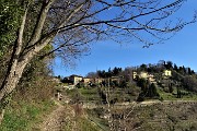 29 Dal sent. 'Via del Rione' vista sul Monte Bastia